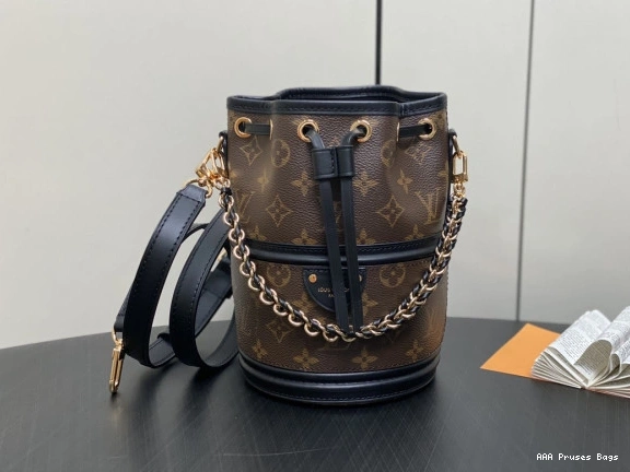 AAA Replica Ru VUITTON Canoe New LOUIS Bag-14*20.5*14CM 0801